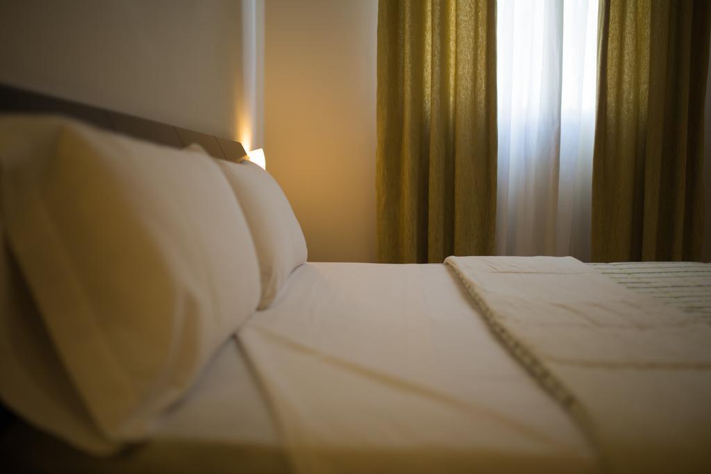 Hostal Albero By Eme Hoteles Sanlúcar la Mayor Екстериор снимка