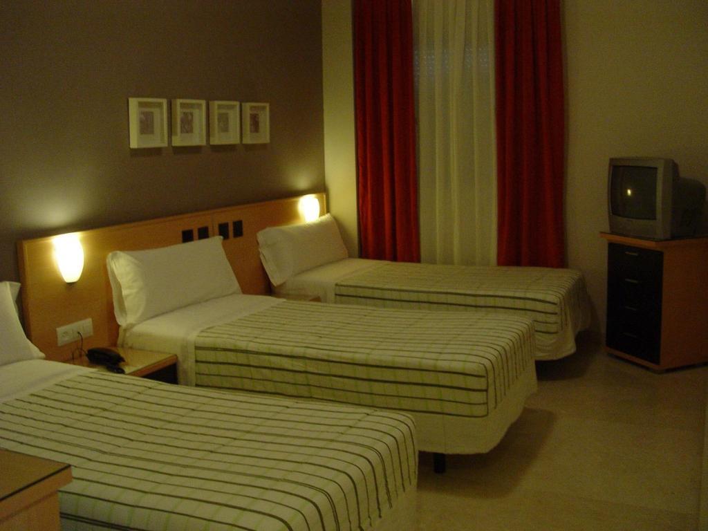 Hostal Albero By Eme Hoteles Sanlúcar la Mayor Стая снимка