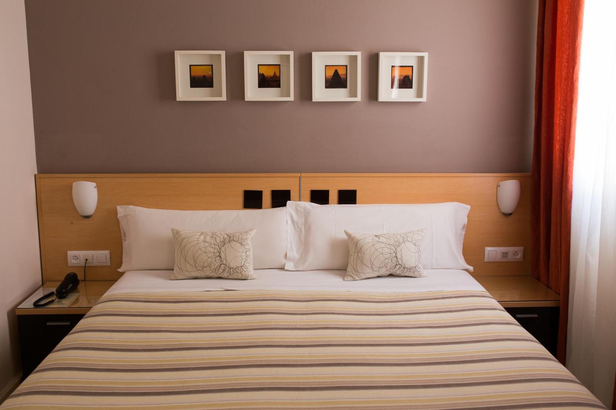 Hostal Albero By Eme Hoteles Sanlúcar la Mayor Екстериор снимка